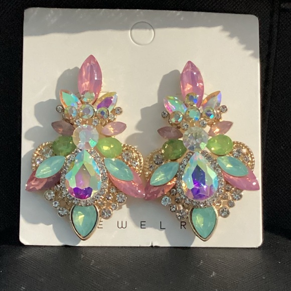 -🌸Iridescent Light Pastel Colored GoldTone Crystal Drop Post back Earrings - Picture 4 of 16